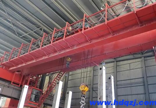 橋式起重機(jī)的主梁(承重梁)出現(xiàn)彎曲有什么后果？有什么比較合適的處理方式？