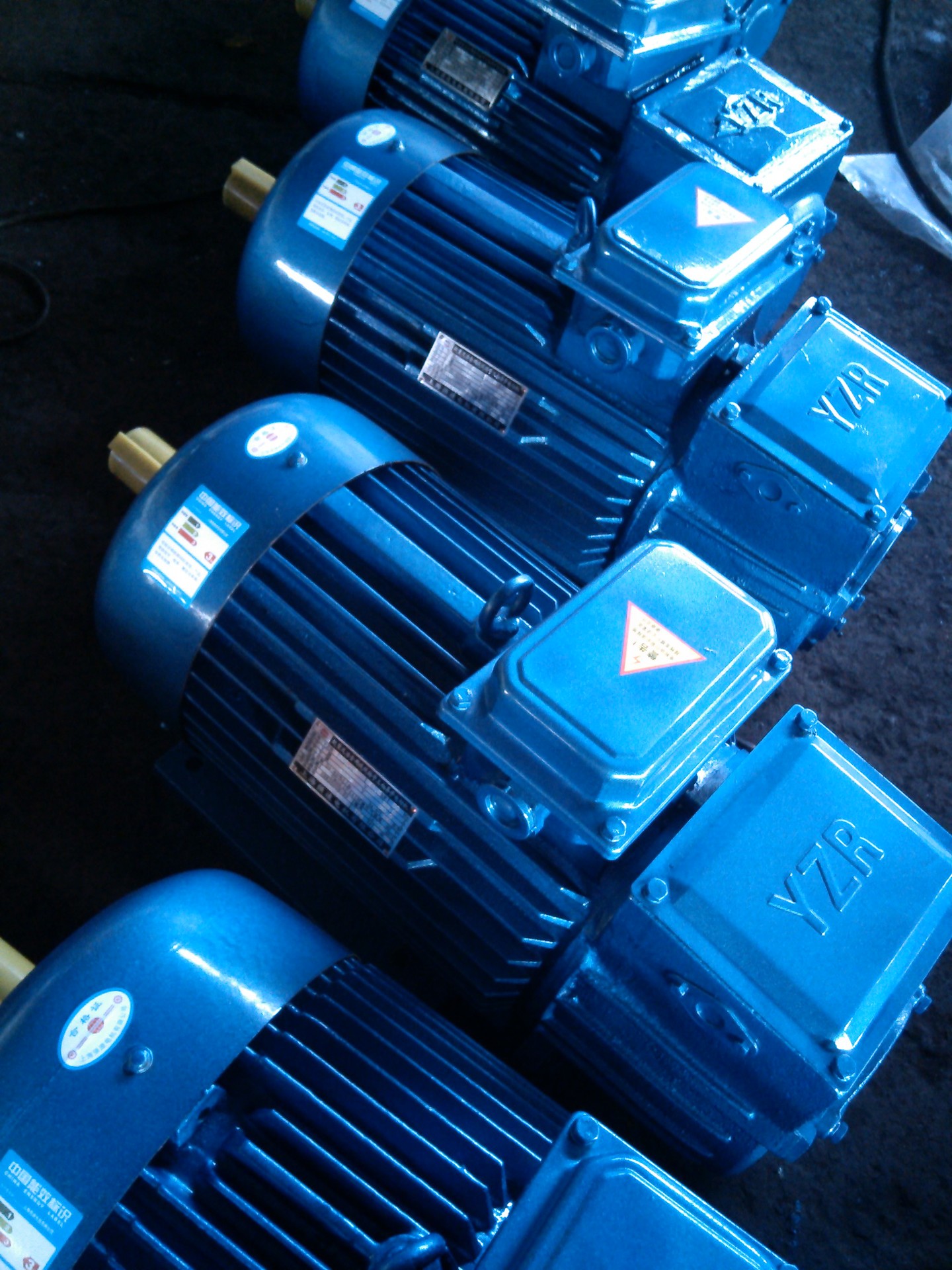 YZR、YZ系列起重及冶金用繞線轉(zhuǎn)子三相異步電動(dòng)機(jī)圖片