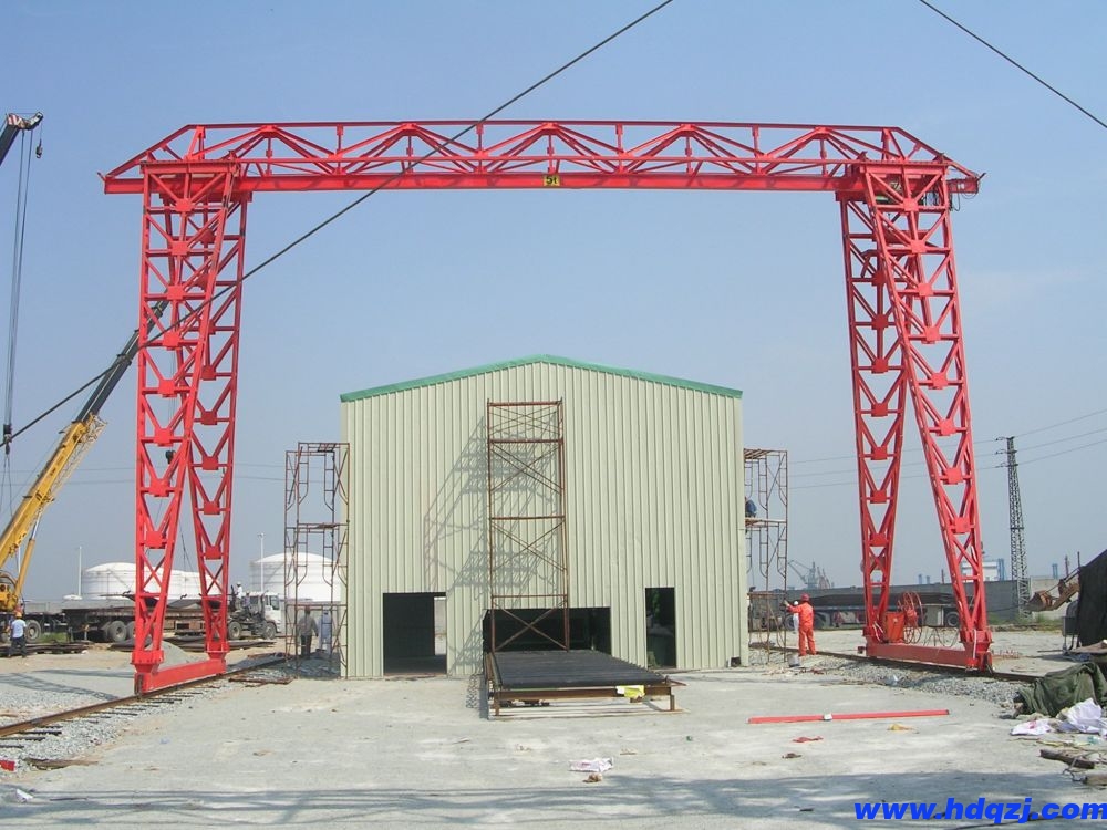 全包箱葫蘆單梁門式起重機(jī) 全包箱葫蘆單梁門式起重機(jī)